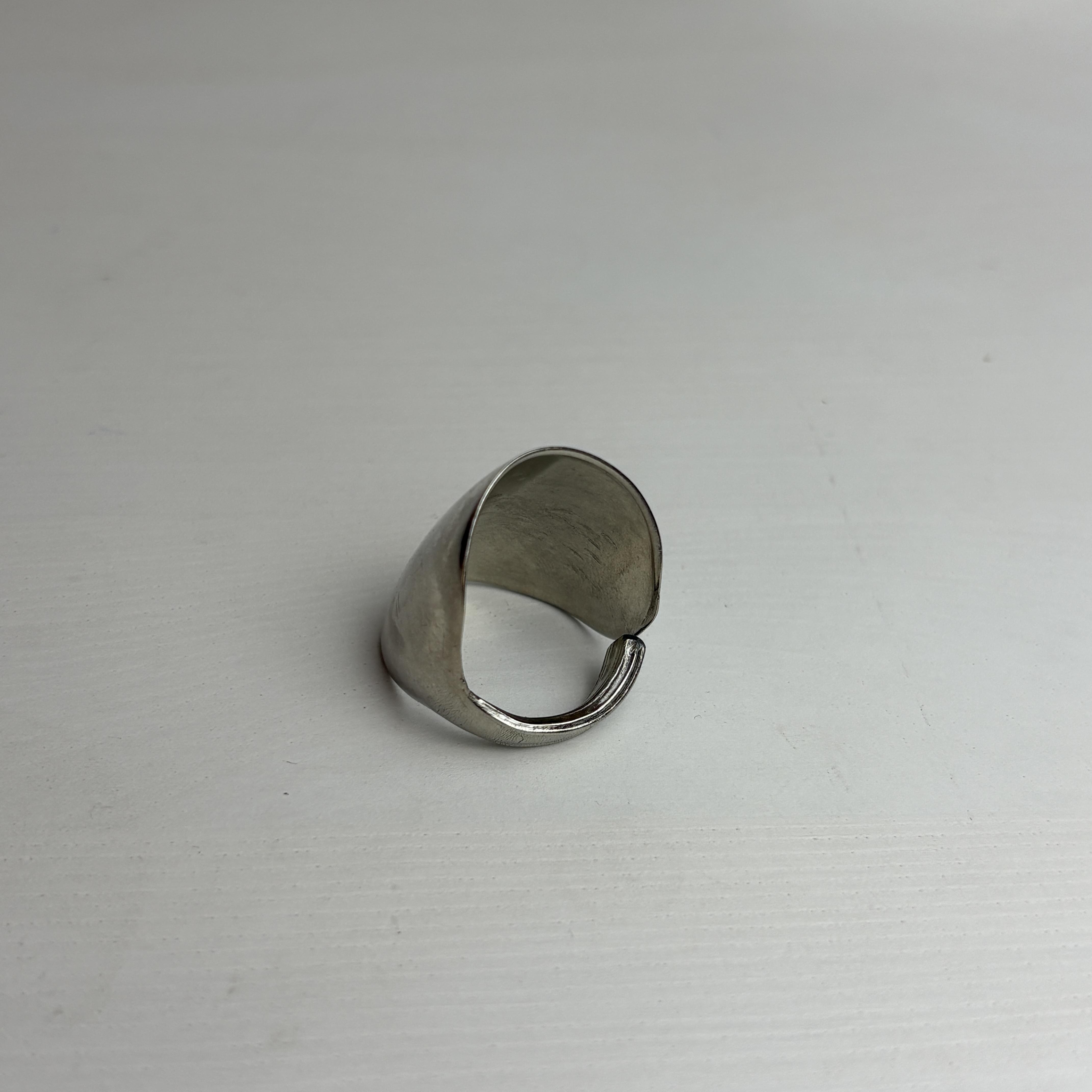 Edmund - Versilberter Statement Ring – Image 3