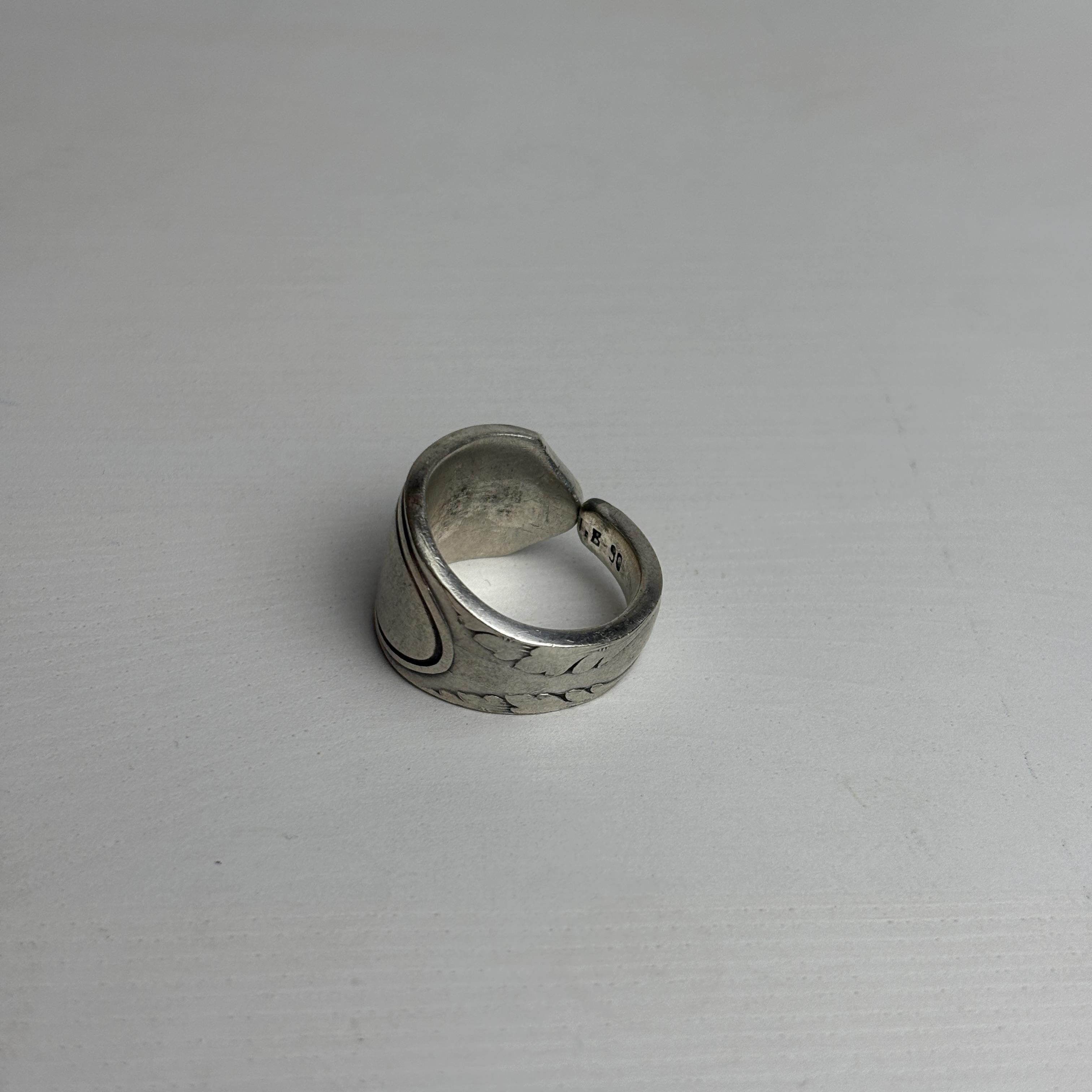Luise - Versilberter Klassiker Ring – Image 3