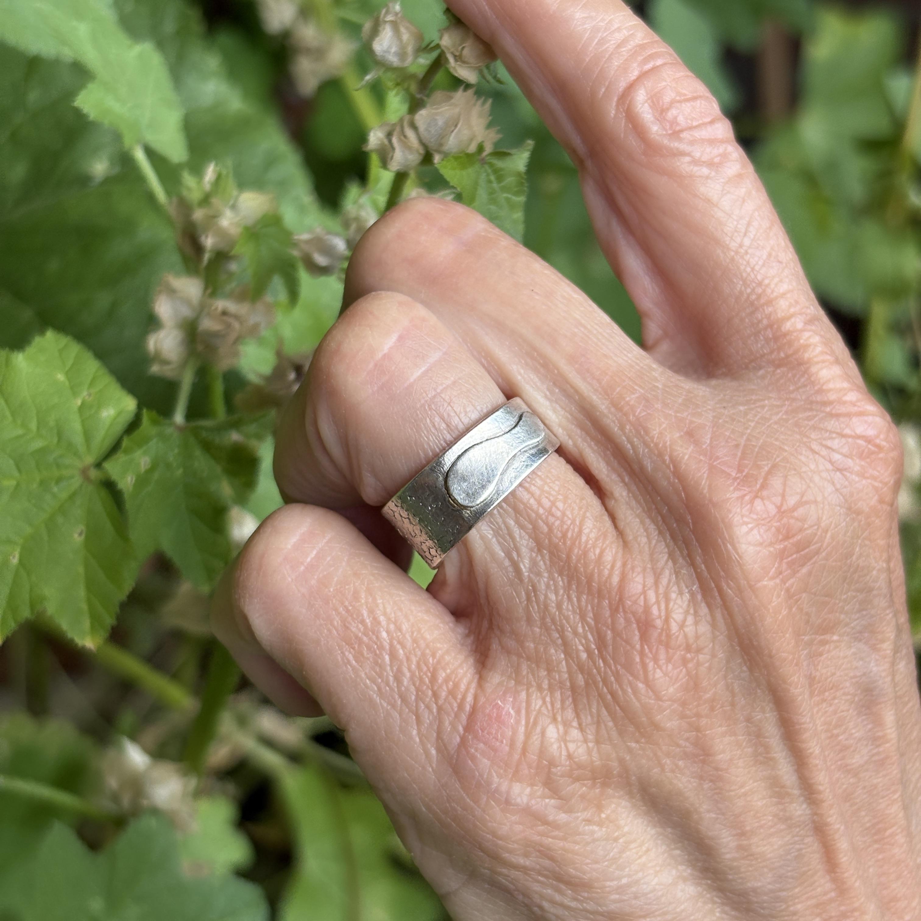 Rosa - Versilberter Klassiker Ring – Image 3