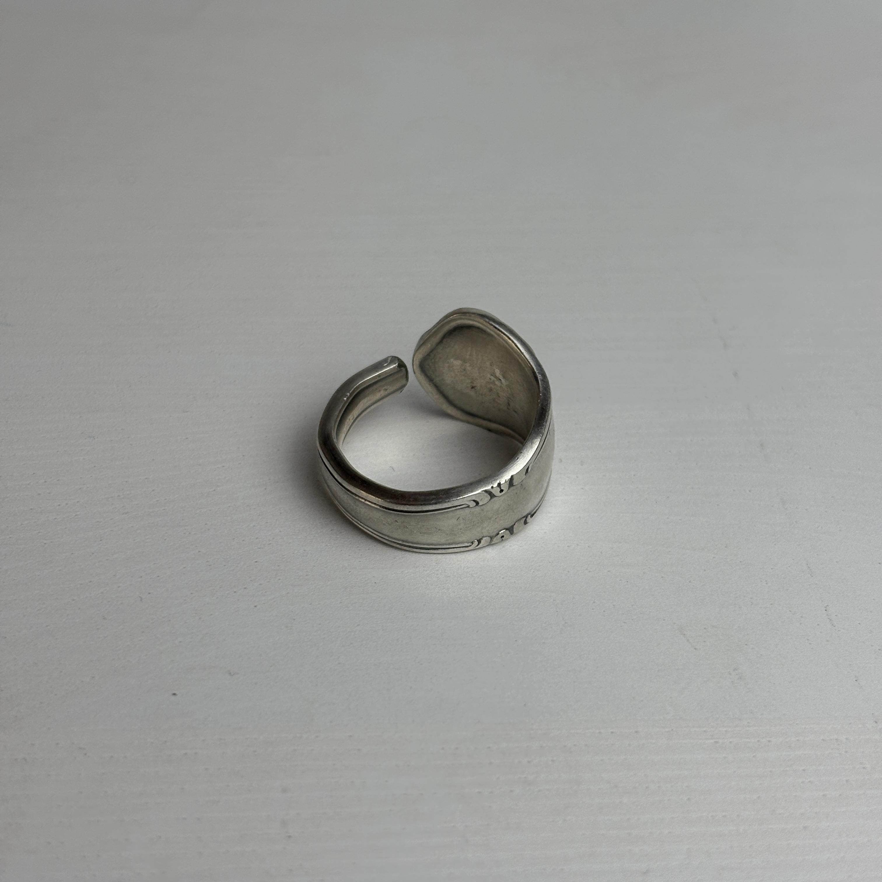 Johanna - Versilberter Klassiker Ring – Image 3