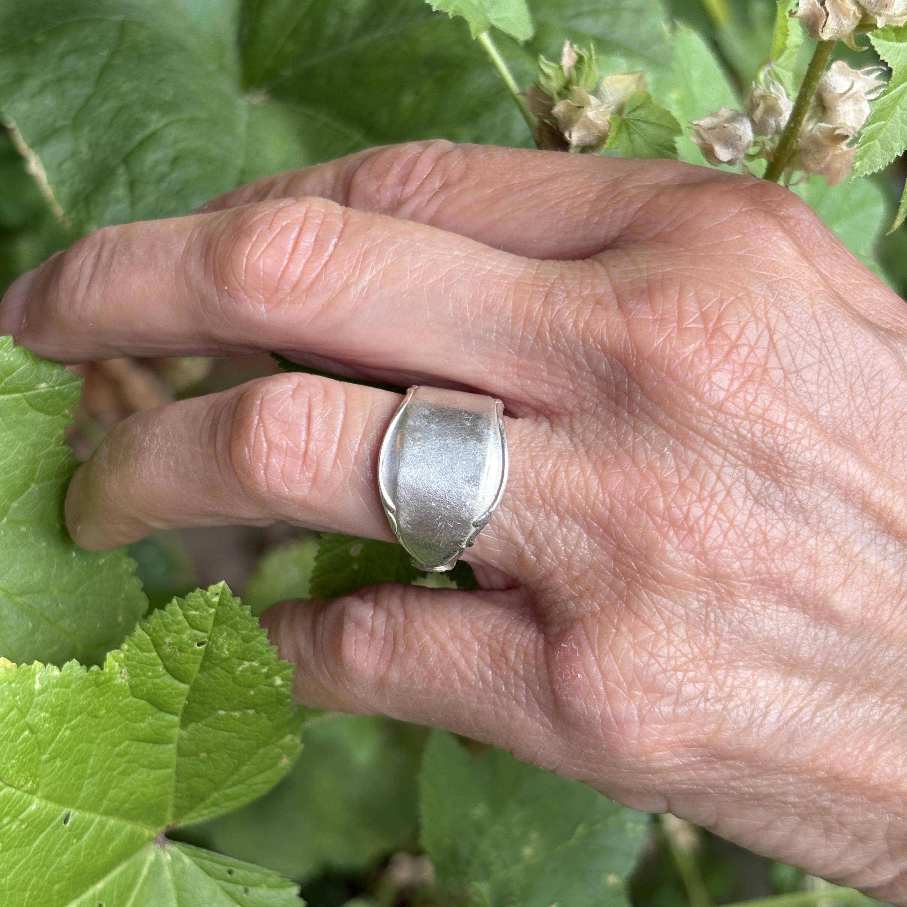 Mathilde - Versilberter Klassiker Ring – Image 2