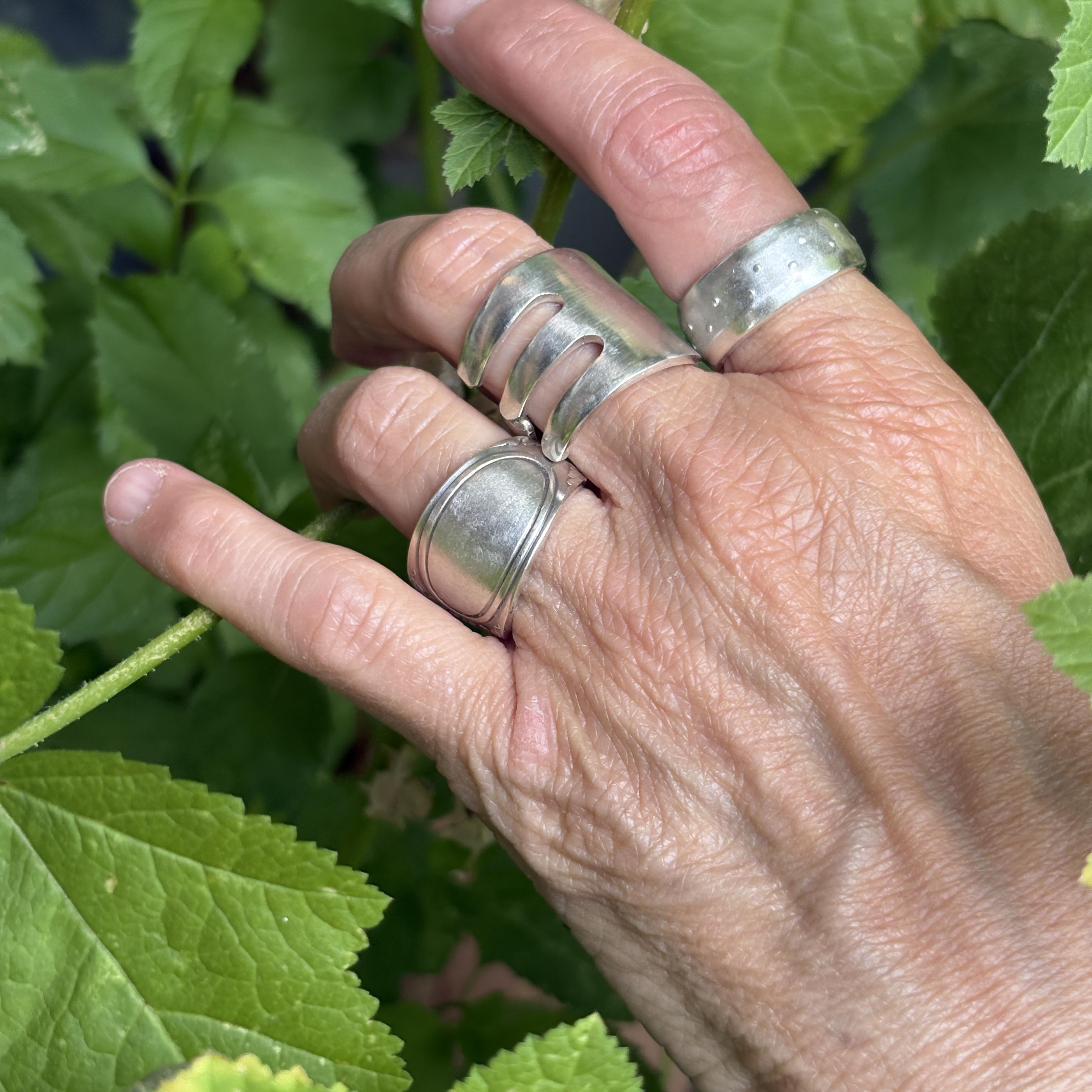 Georg - Versilberter Statement Ring – Image 2