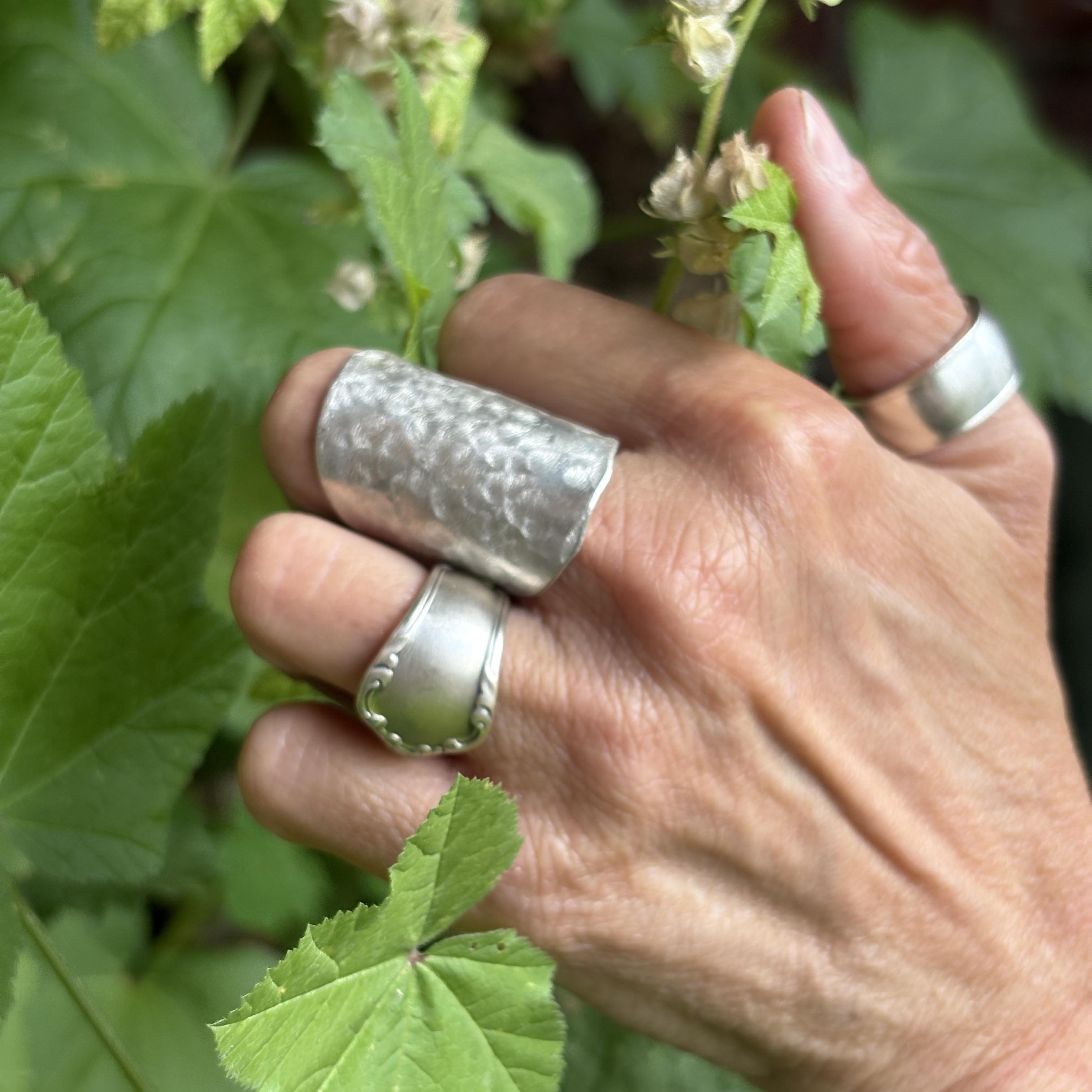 Elise - Versilberter Statement Ring – Image 2