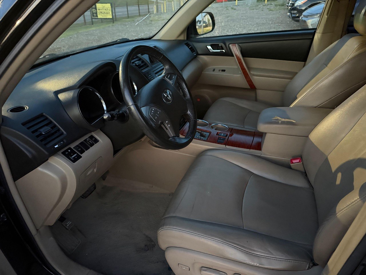 2010 Toyota Highlander Limited fully loaded  – Image 7