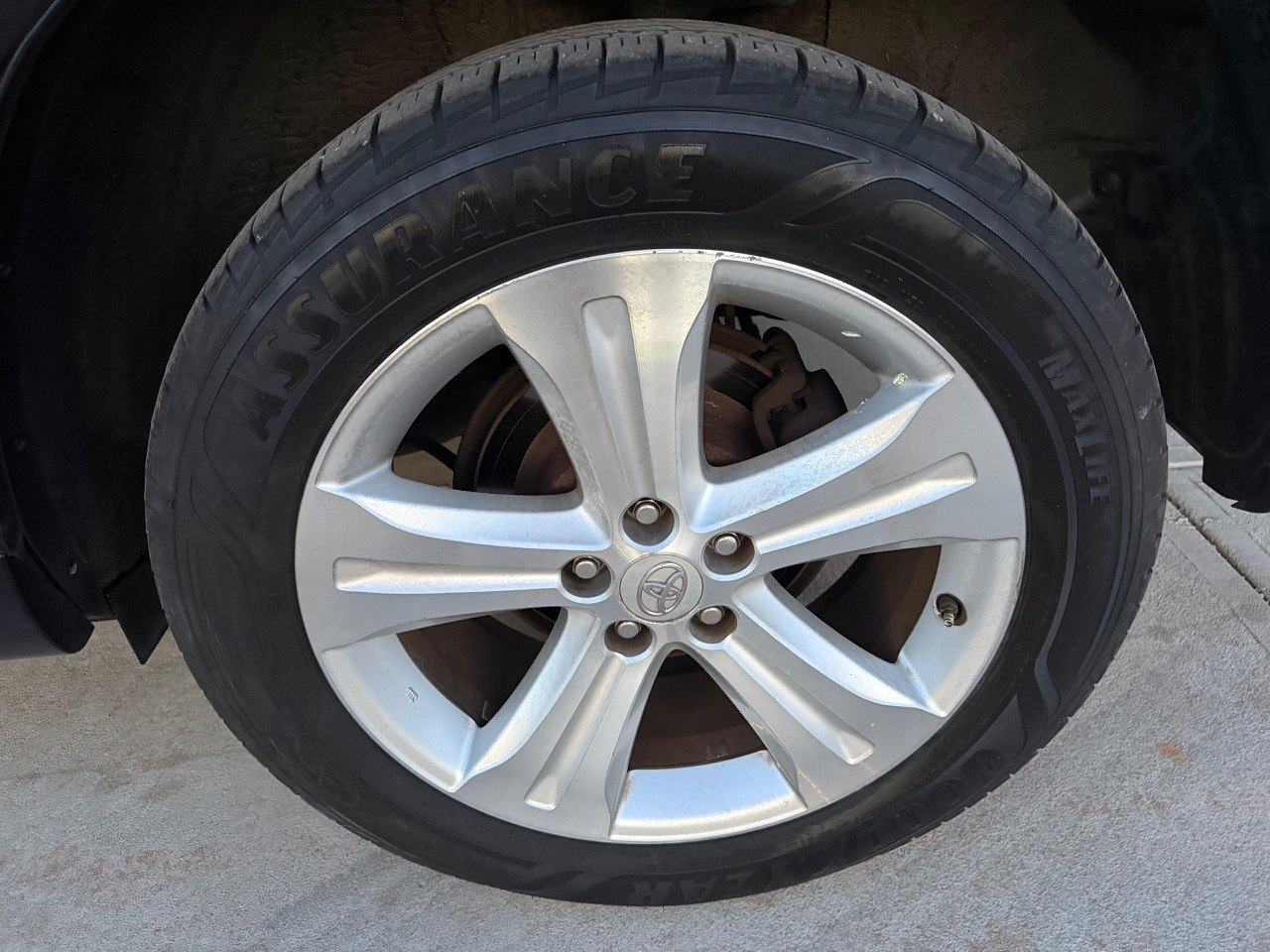 2010 Toyota Highlander Limited fully loaded  – Image 6