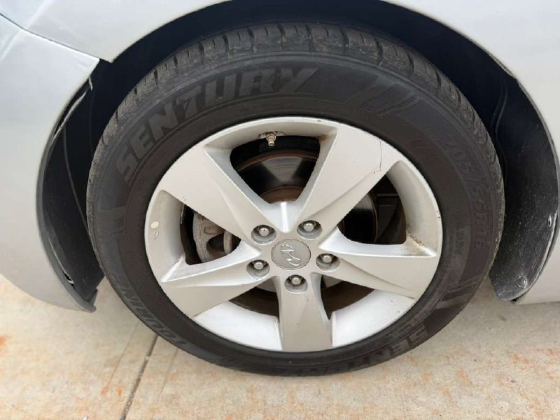 2013 Hyundai Elantra Gls  – Image 6