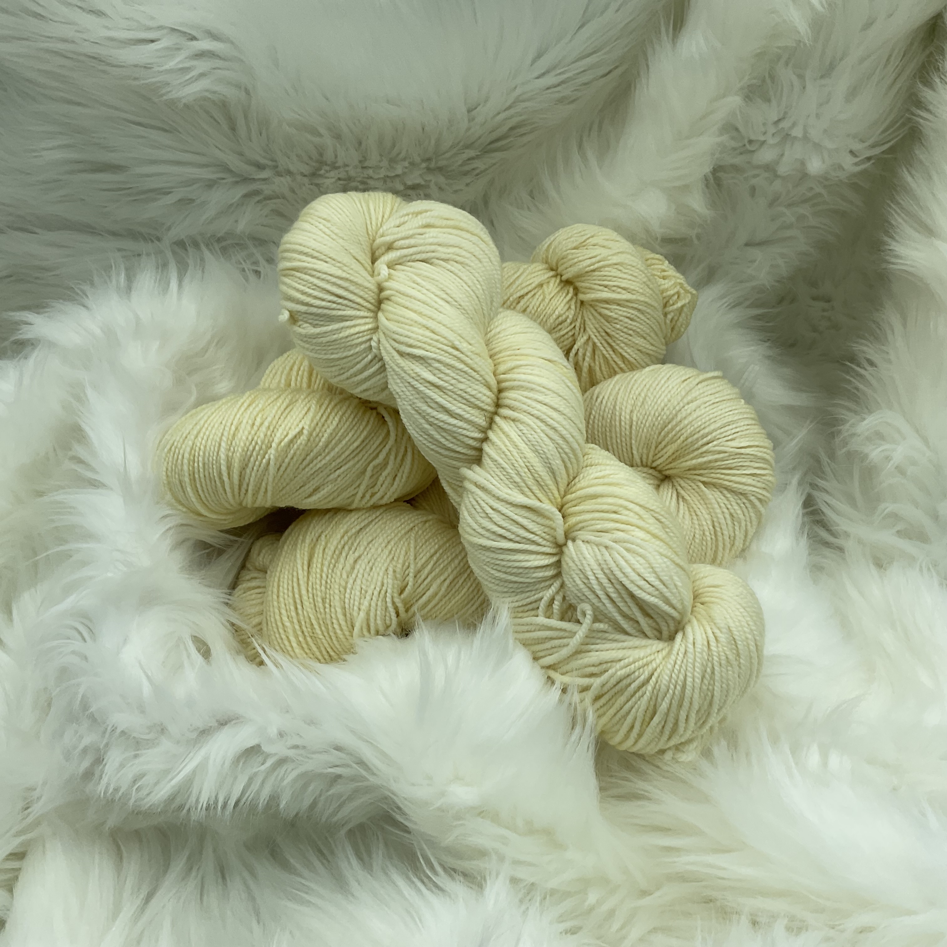 Crane | Wool Yarn – Image 1