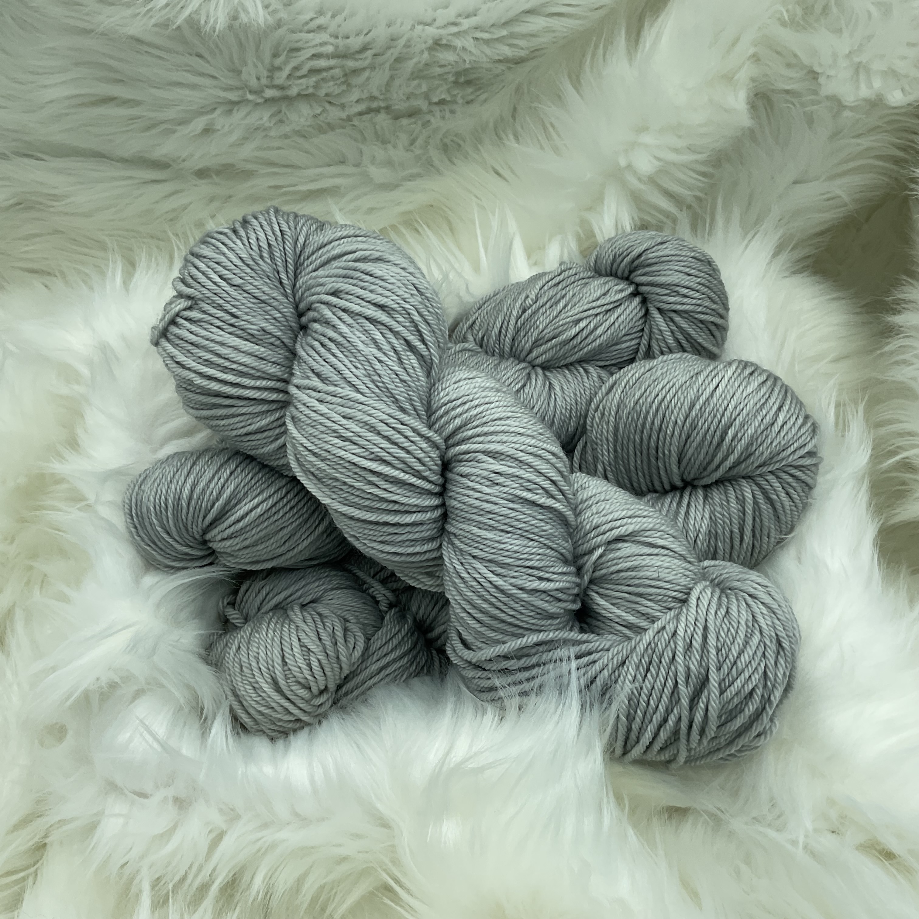 Dove | Wool Yarn – Image 1