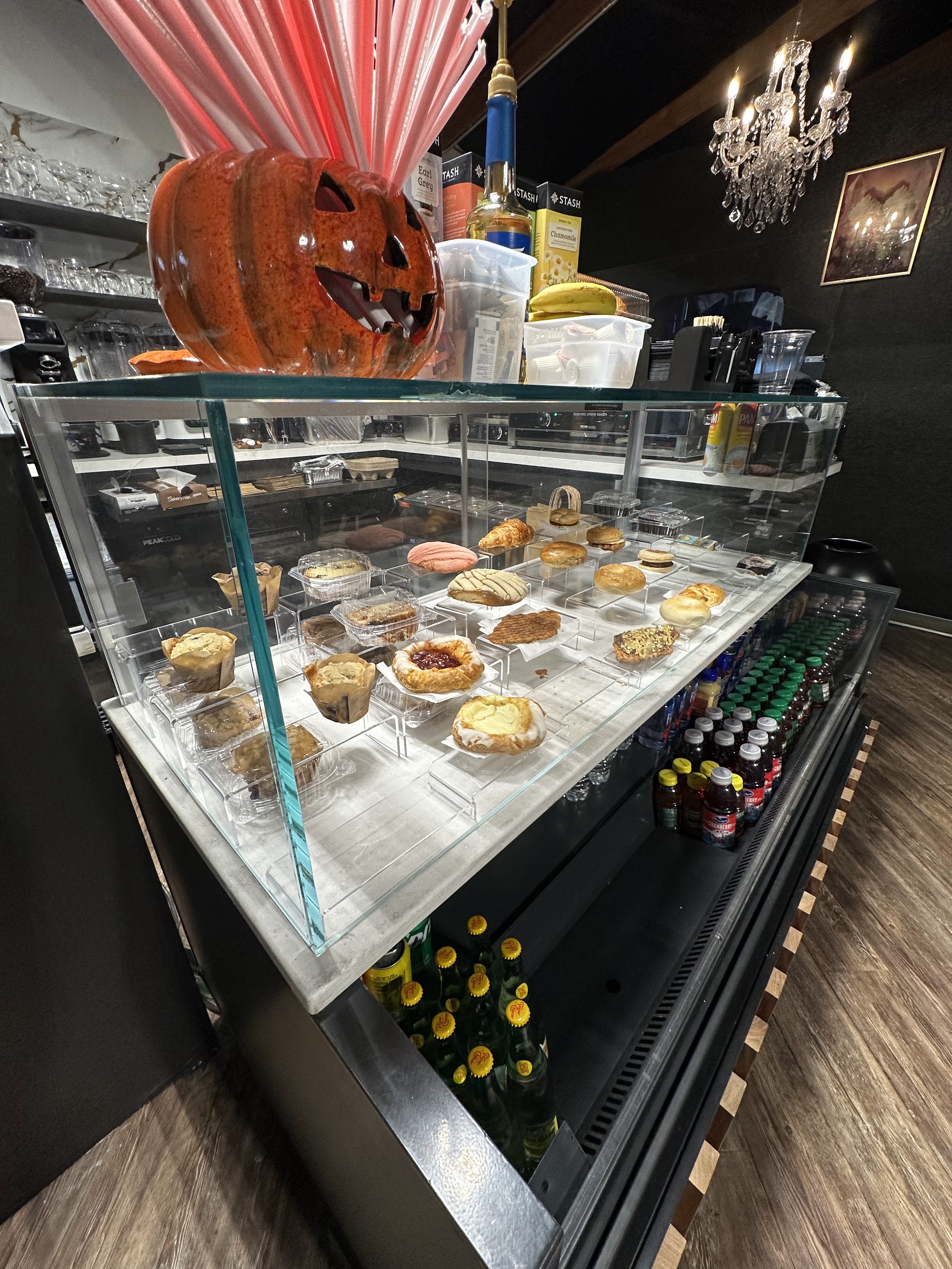 Large Pastry – Image 1