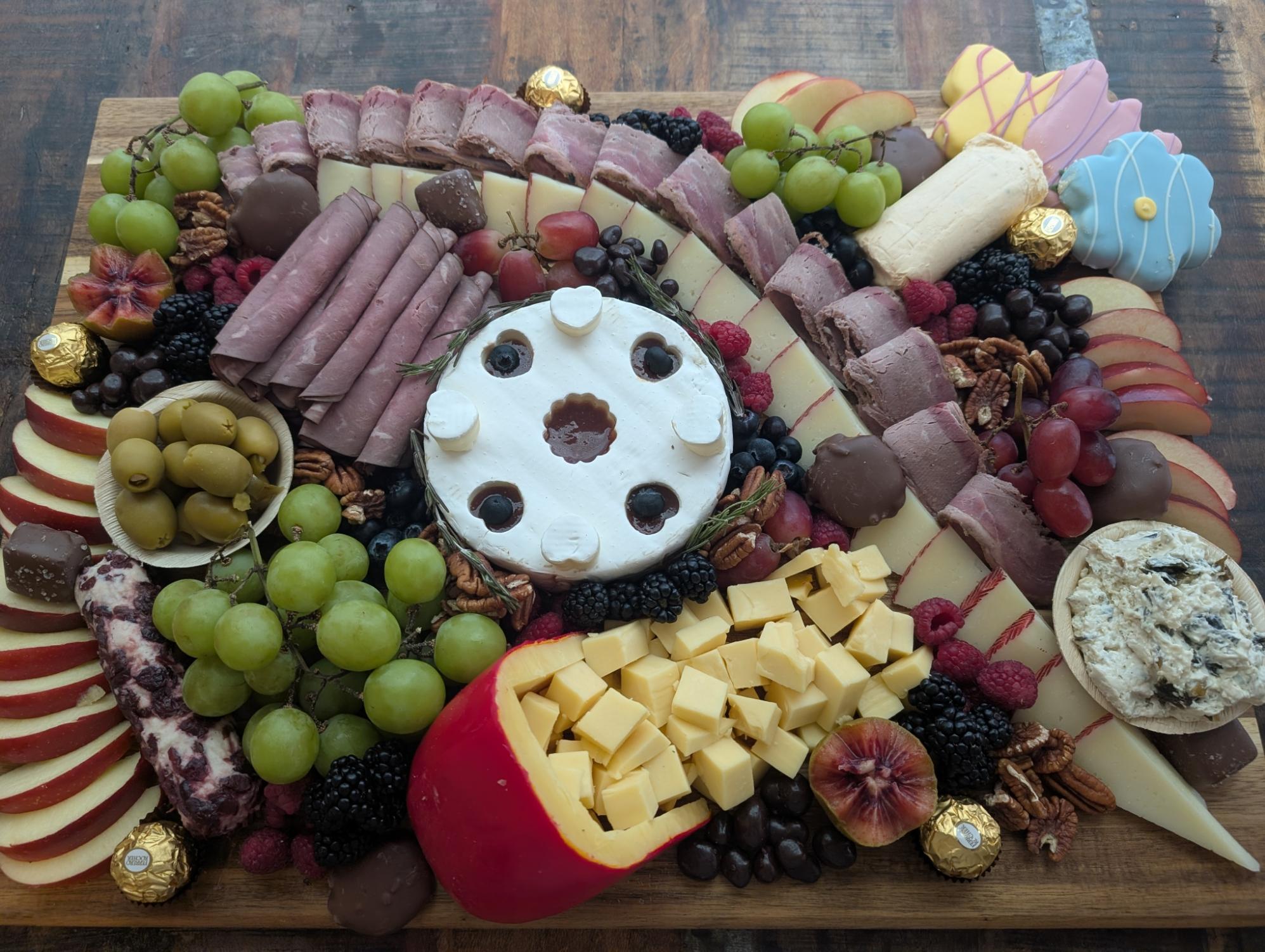 DELUXE CHARCUTERIE BOARD – Image 1