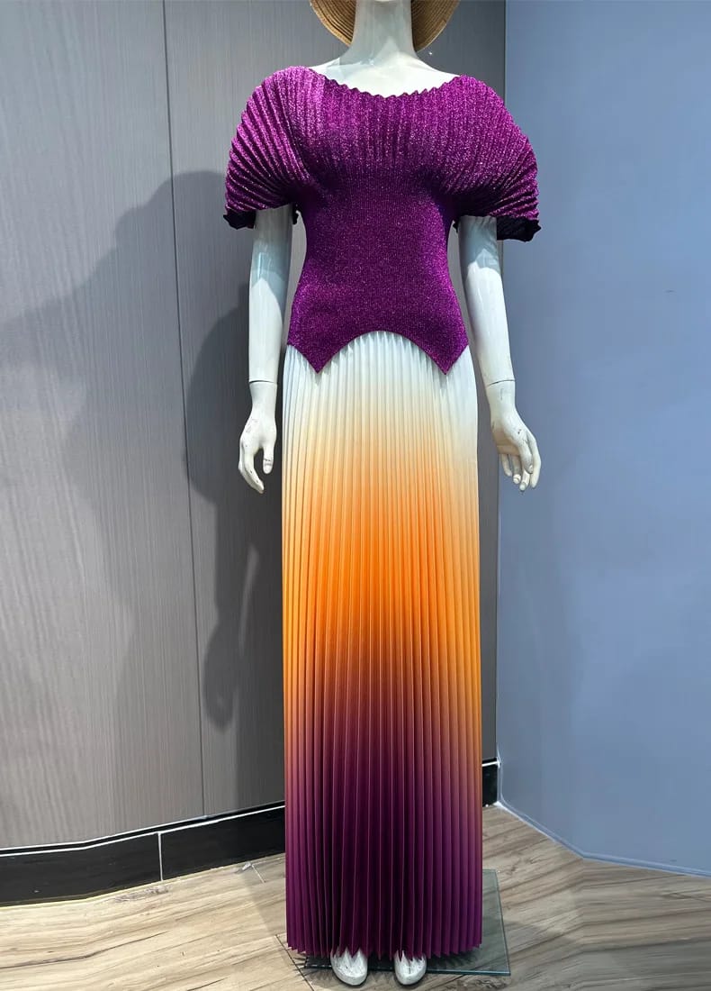 A maxi ombre pleated skirt with a matching textured top – Image 2