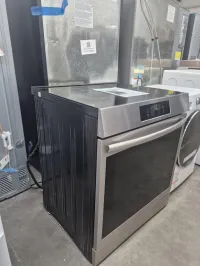 Frigidaire Gallery 30" Induction Range GCFI306CBFD – Air Fry & Total Convection – Image 2