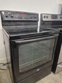 YWER8880BB0 Maytag 30-inch freestanding electric range (oven + cooktop). – Image 2
