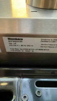 Blomberg BDF30522CSS 30-Inch Dual Fuel Slide-In Range with True Convection & Self-Clean – Image 7