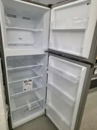 Hisense RT12A2CSE 11.5 Cu.Ft Top Freezer Fridge – Stainless Steel, No Frost, Apartment Size – Image 3