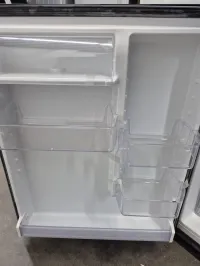 Whirlpool WRT541SZHV03 21 Cu.Ft Top Freezer Fridge – Black Stainless, Ice Maker Ready – Image 5