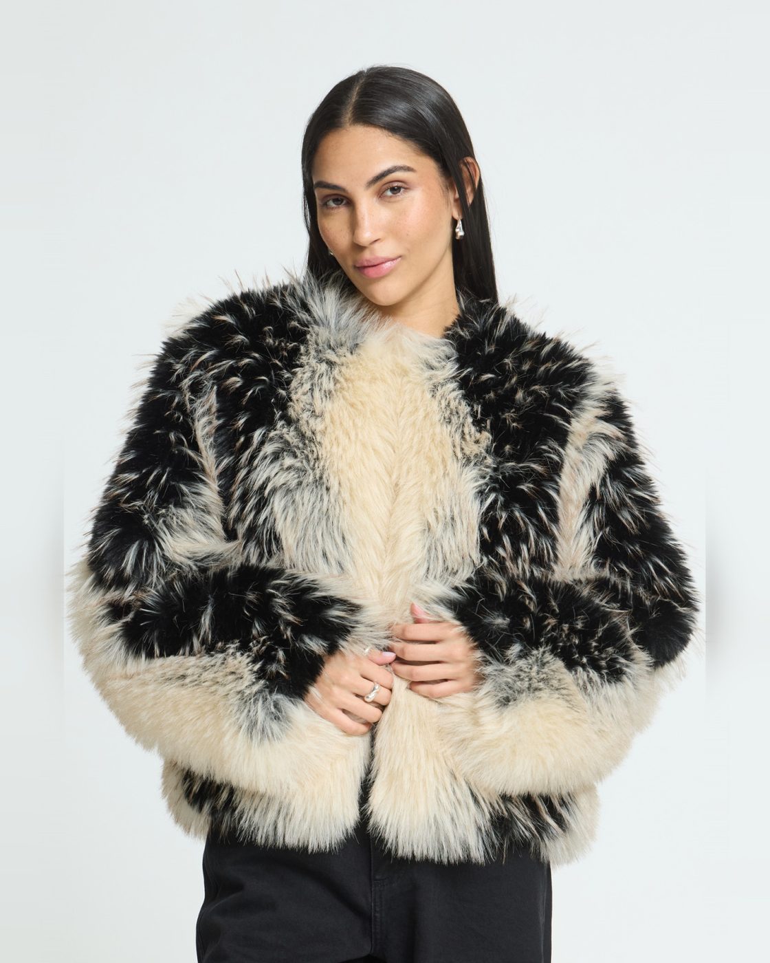 ICHI Fellimitat-Jacke Flaxa in Creme und Schwarz – Image 3