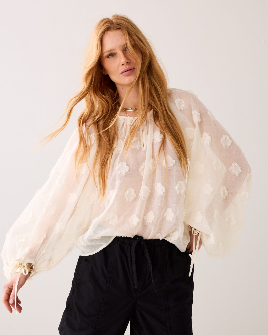 Summum Damenbluse Creme 2s3408 - semi-transparent mit Punktchen-Struktur – Image 4
