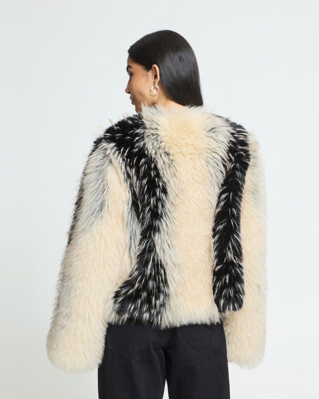 ICHI Fellimitat-Jacke Flaxa in Creme und Schwarz – Image 4