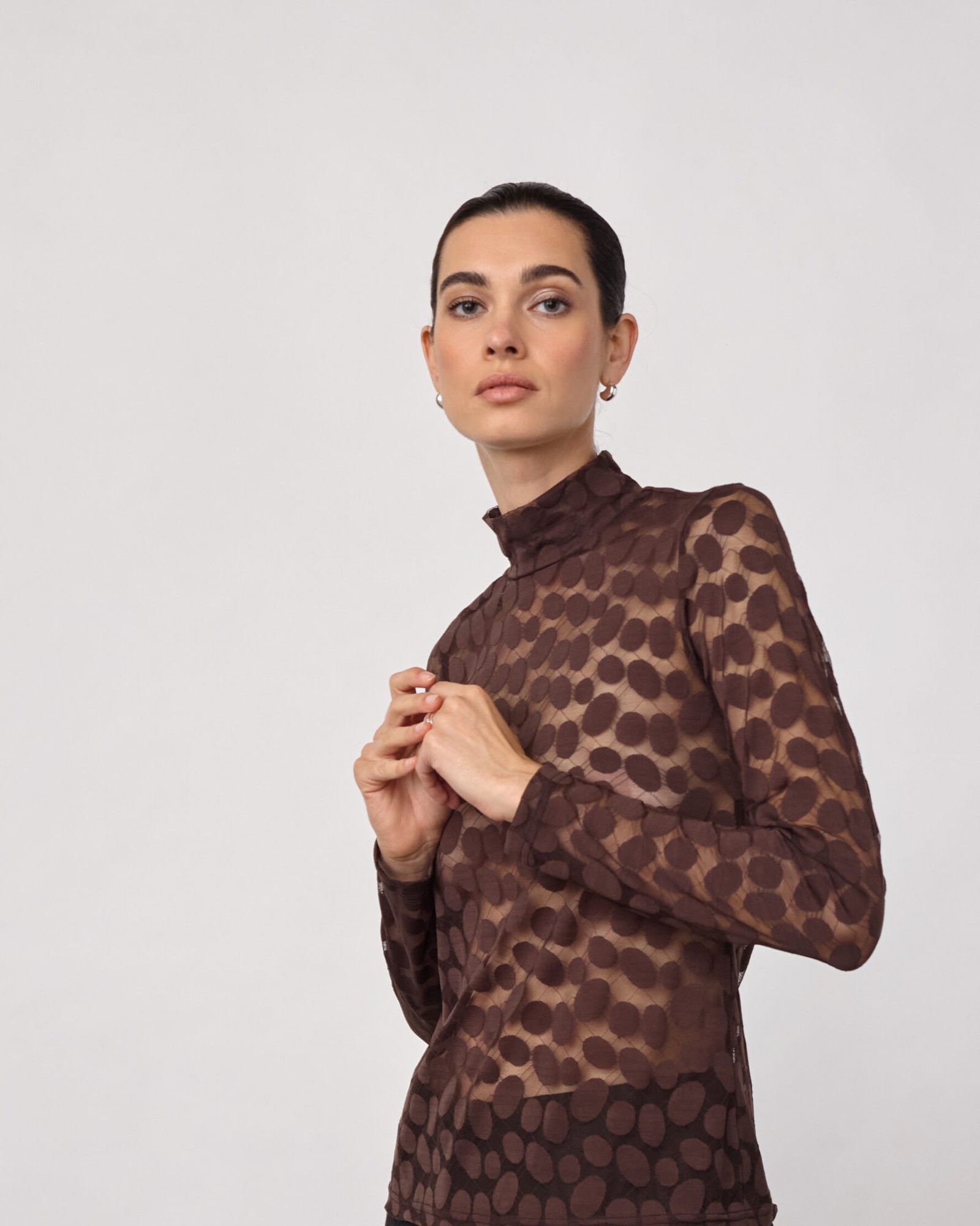 CoCouture Bluse Penola Rollkragen transparent Braun – Image 3