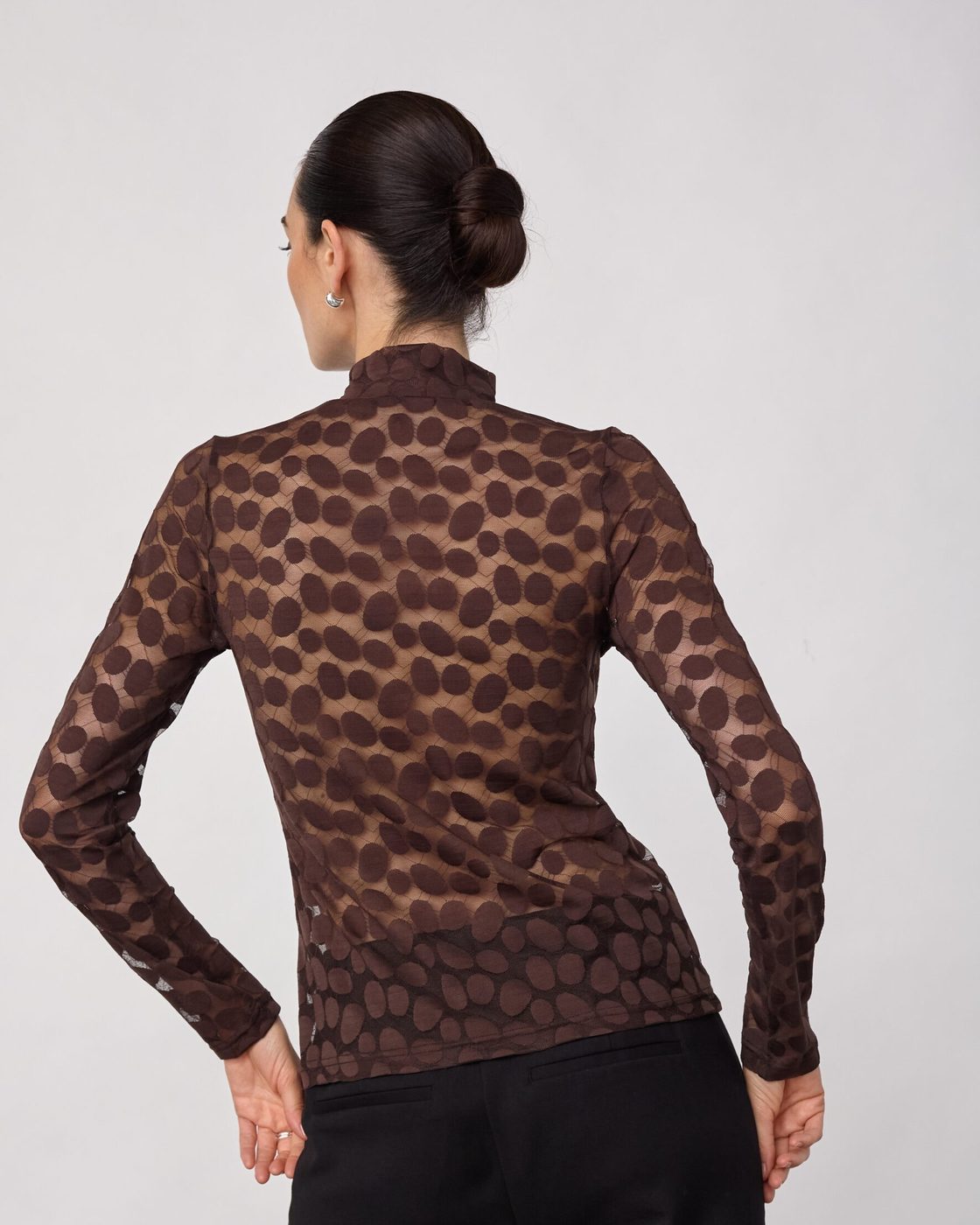 CoCouture Bluse Penola Rollkragen transparent Braun – Image 4