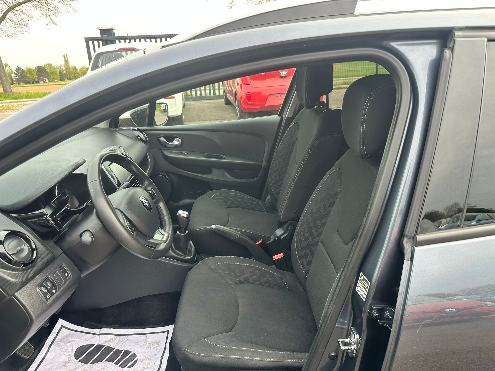 Renault Clio IV Estate 0.9 TCE Energy Limited – Image 4