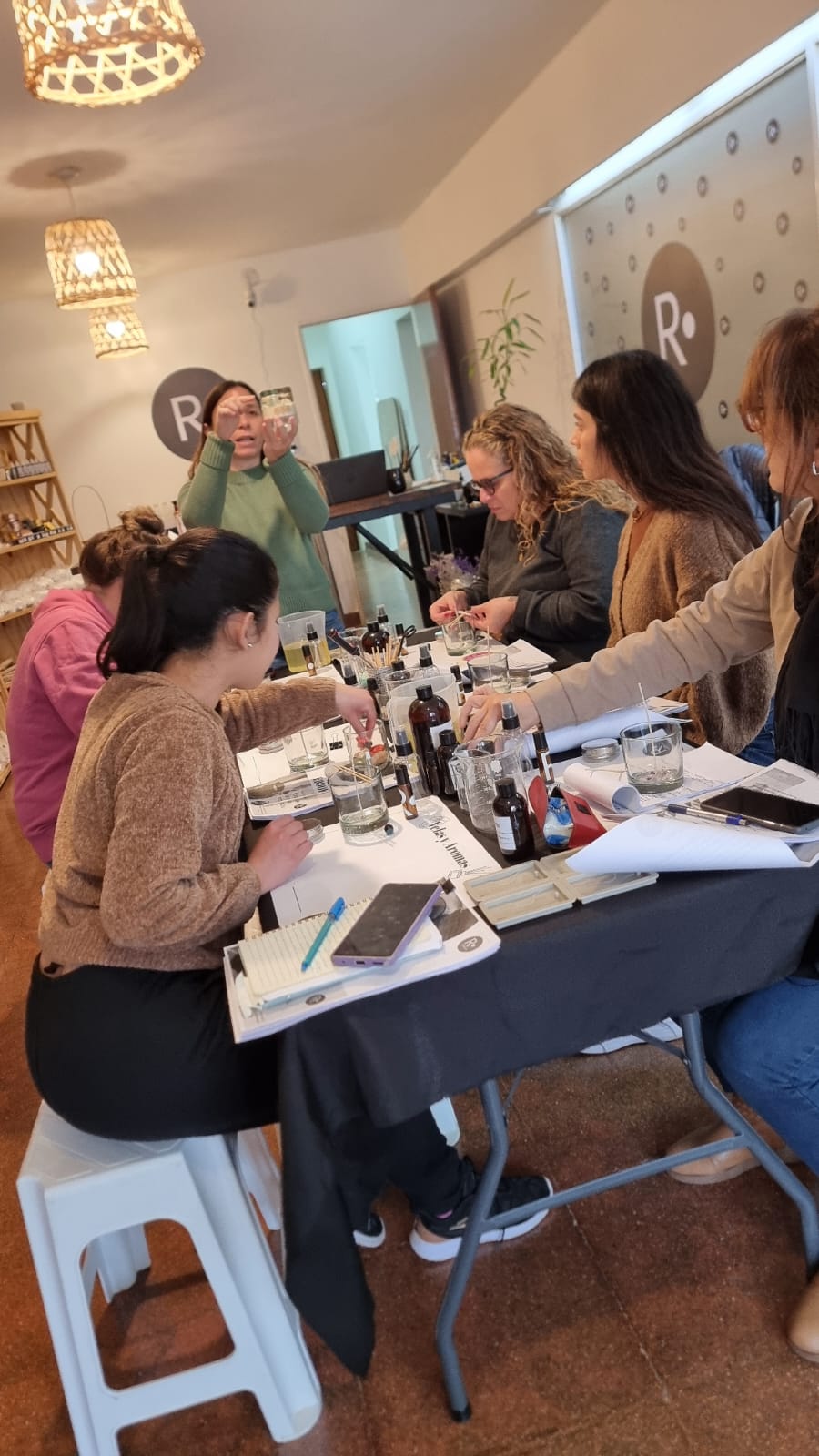 Taller Presencial de Velas y Aromas: Tu Primer Paso Hacia Algo Propio – Imagen 3