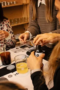 Taller Presencial Velas en Navidad : Tu Primer Paso Hacia Algo Propio – Image 10