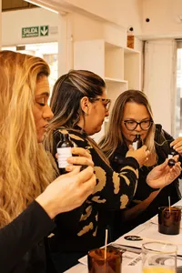 Taller Presencial Velas en Navidad : Tu Primer Paso Hacia Algo Propio – Image 11
