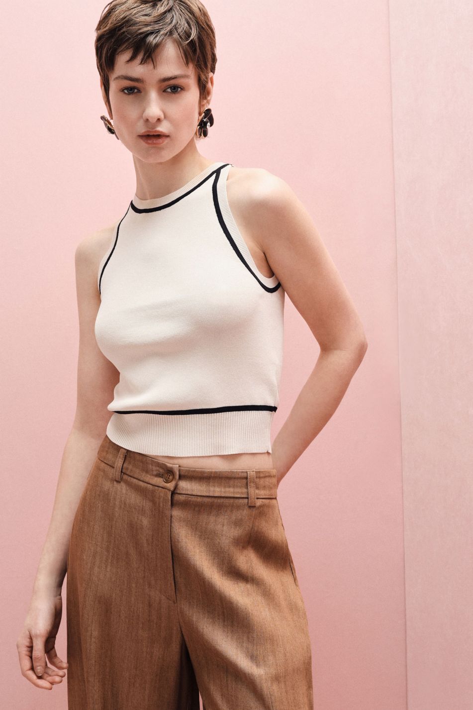 SLEEVELESS TOP ROUND NECKLINE CONTRAST TRIM – Image 4