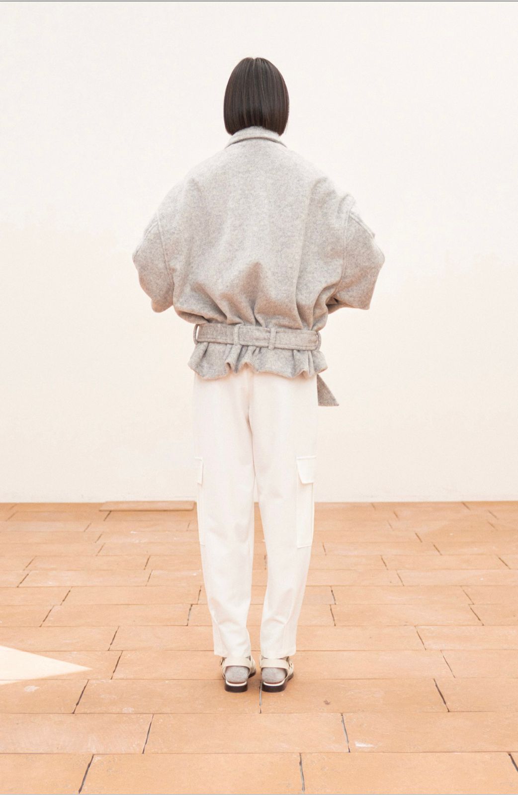 SOFT, BELTED JACKET WITH A RELAXED SILHOUETTE AND CLASSIC BUTTON-FRONT DESIGN – Image 3