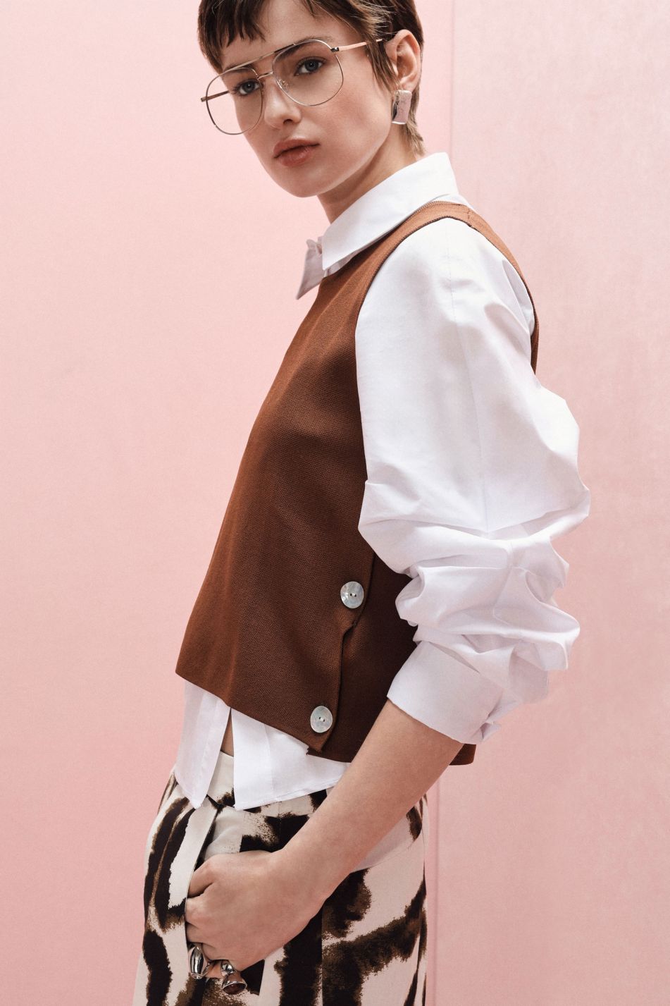SLEEVELESS TOP WITH SIDE BUTTONS COCAO – Image 2