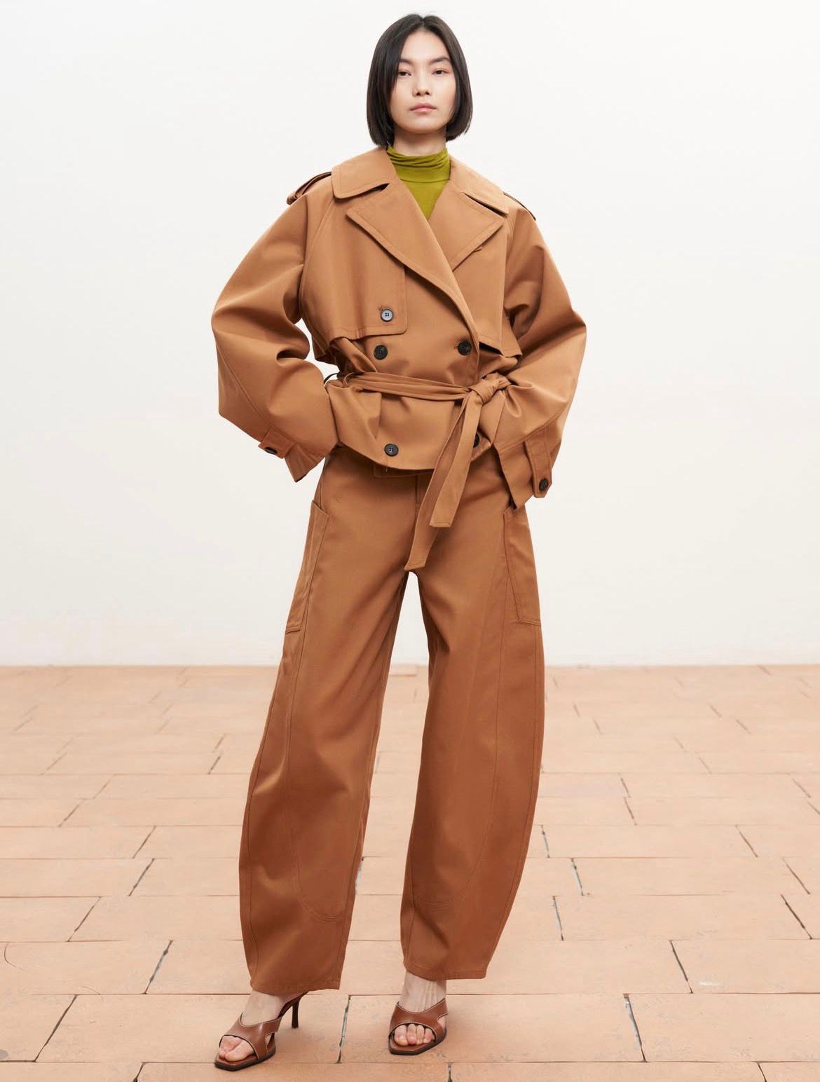 CROPPED BELTED JACKET WITH A STRUCTURED DOUBLE-BREASTED DESIGN – Image 1