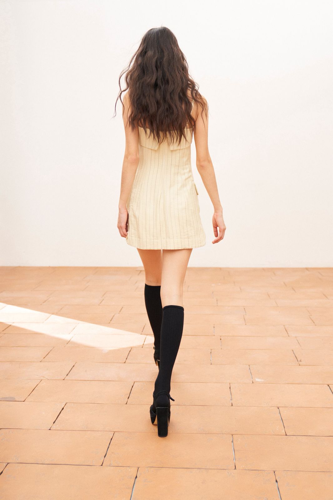 MINI DRESS WITH DELICATE STRAPS AND A TAILORED FIT – Image 2