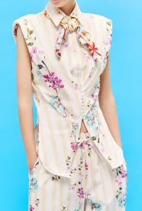 A SLEEVELESS TAILORED TOP WITH SOFT STRIPES AND FLORAL PRINTS  – Image 2
