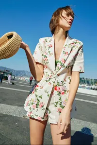 FLORAL SHORT SLEEVE BLAZER  SIZE  – Image 1