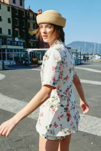 FLORAL SHORT SLEEVE BLAZER  SIZE  – Image 2