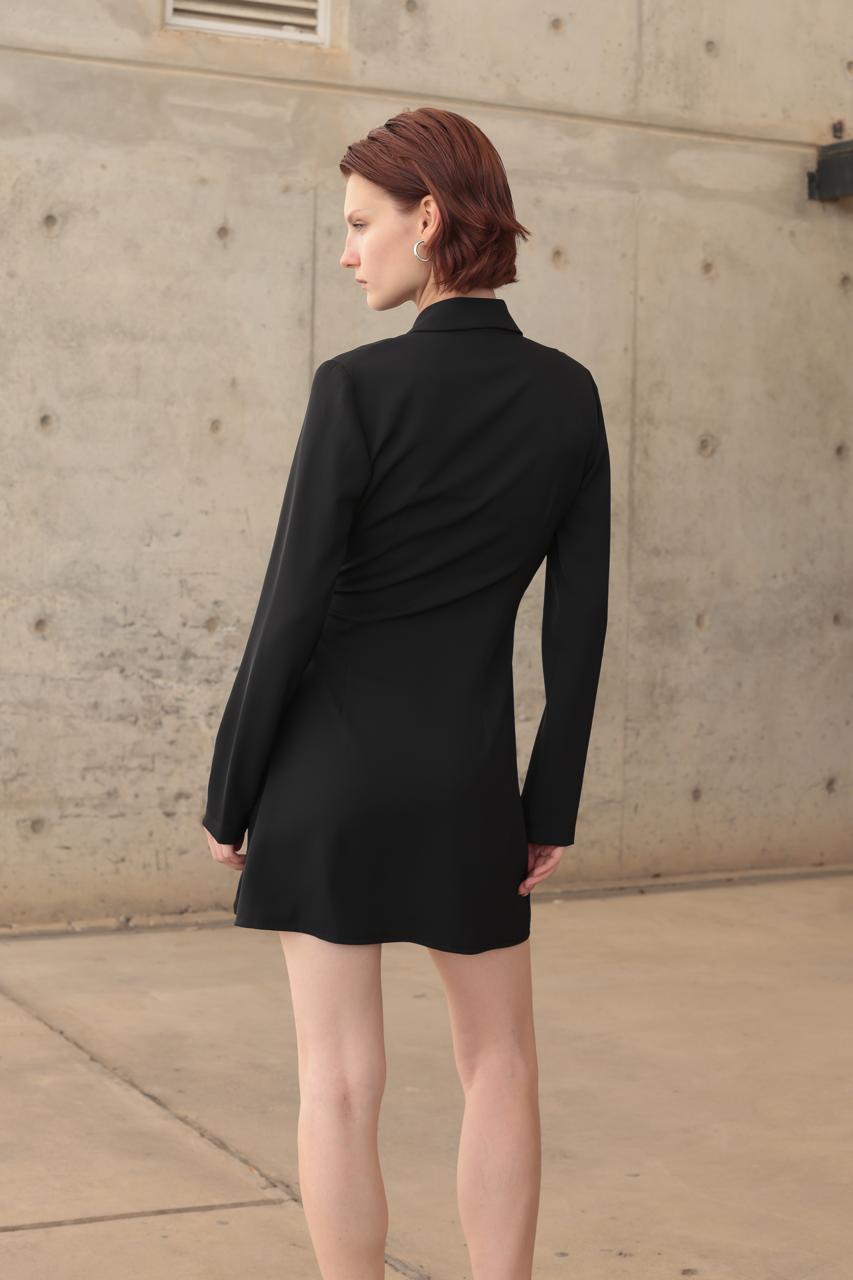 BLACK SHORT DRESS FEATURING A TAILORED BLAZER-STYLE DESIGN WITH A FLATTERING WRAP SILHOUETTE AND TIE WAIST – Image 3