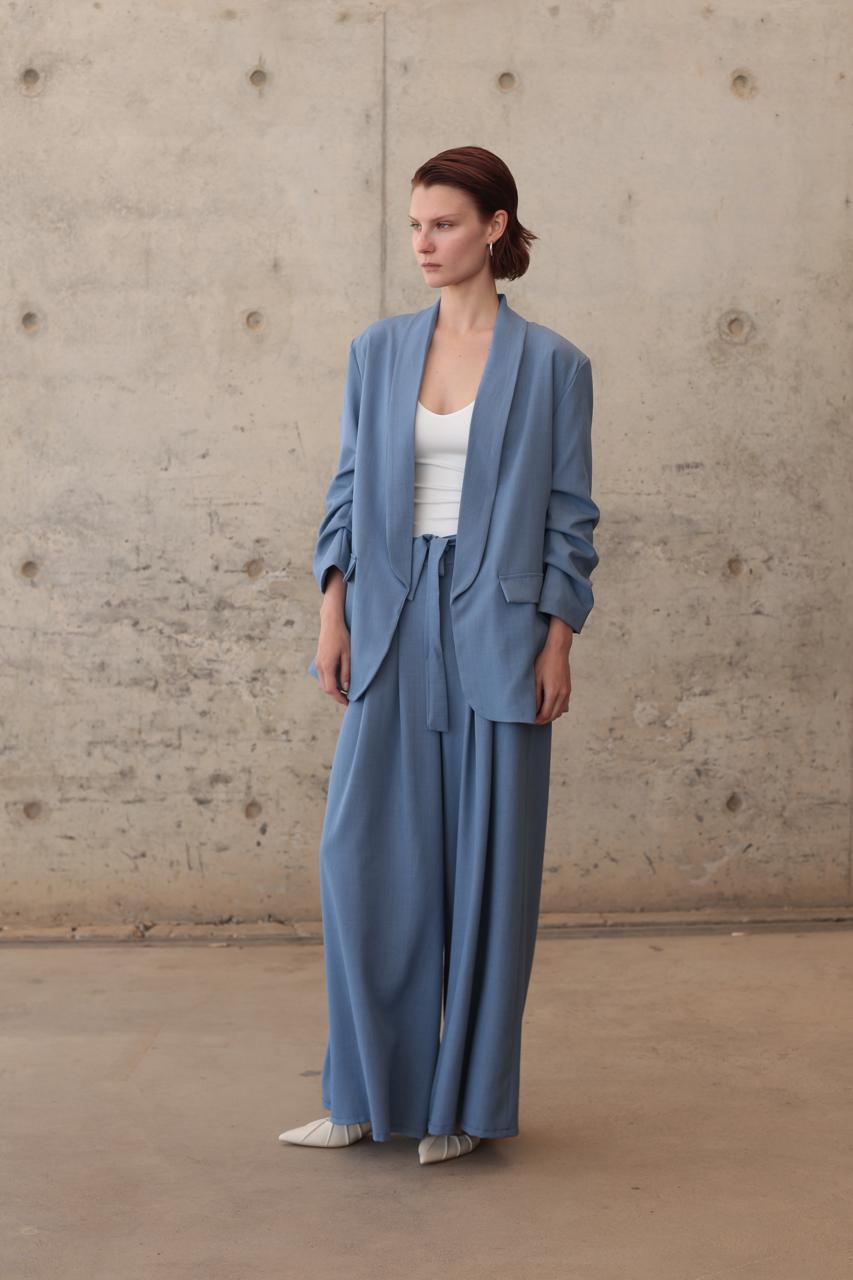 CHIC BLUE SUIT SET FEATURING A RELAXED BLAZER AND HIGH-WAISTED WIDE-LEG PANTS – Image 3