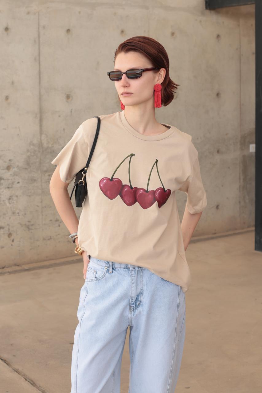 T-SHIRT ROUND NECK WITH CHERRY PRINT – Image 2