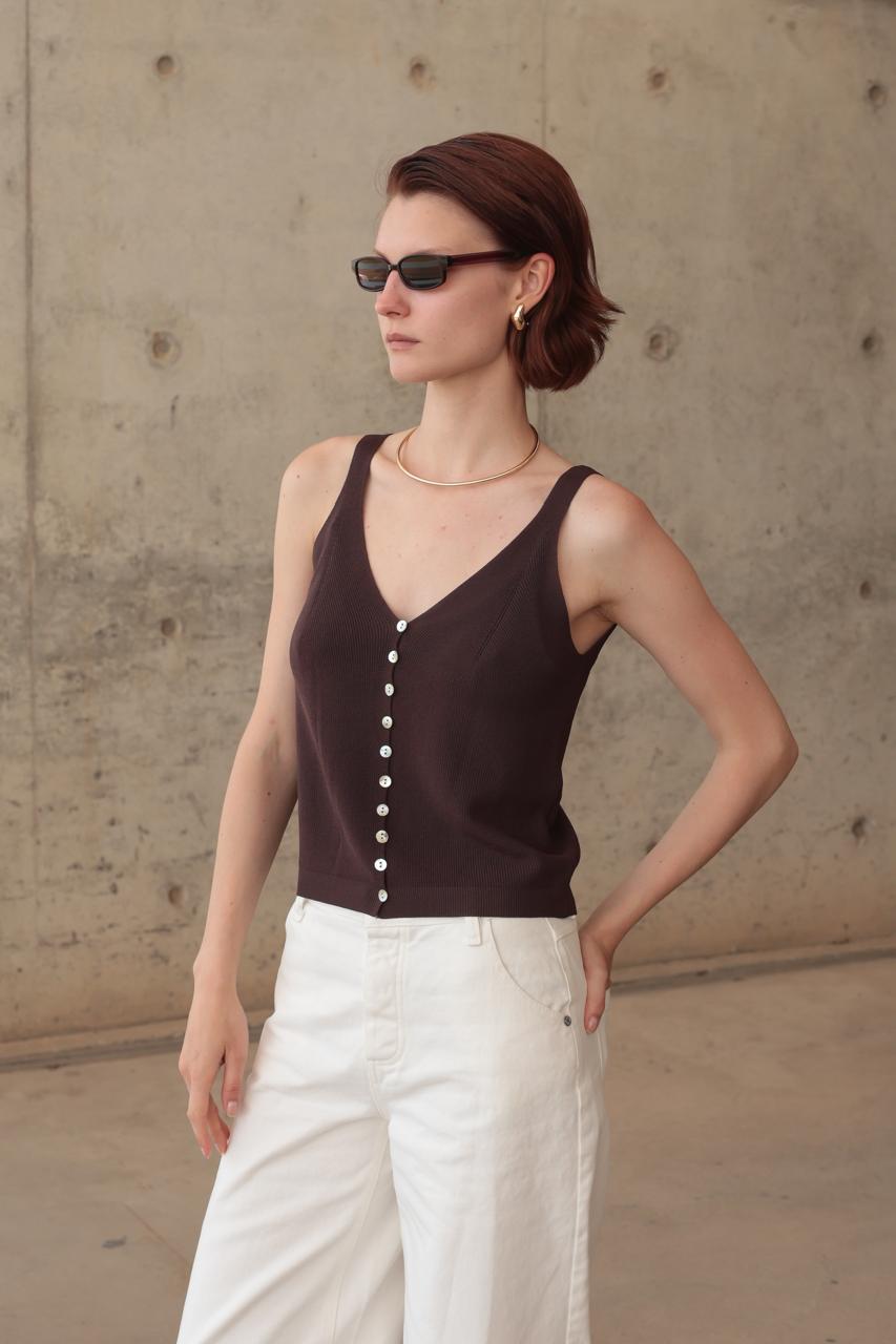 TOP WITH STRAPS AND FRONT BUTTON CLOSURE -DARK BROWN – Image 2