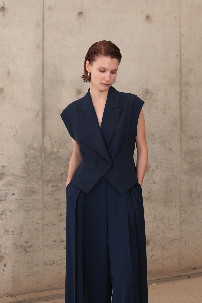 SET WITH VEST DOUBLE-BREASTED AND HIGH-RISE TROUSER WITH FRONT PLEATS – Image 1