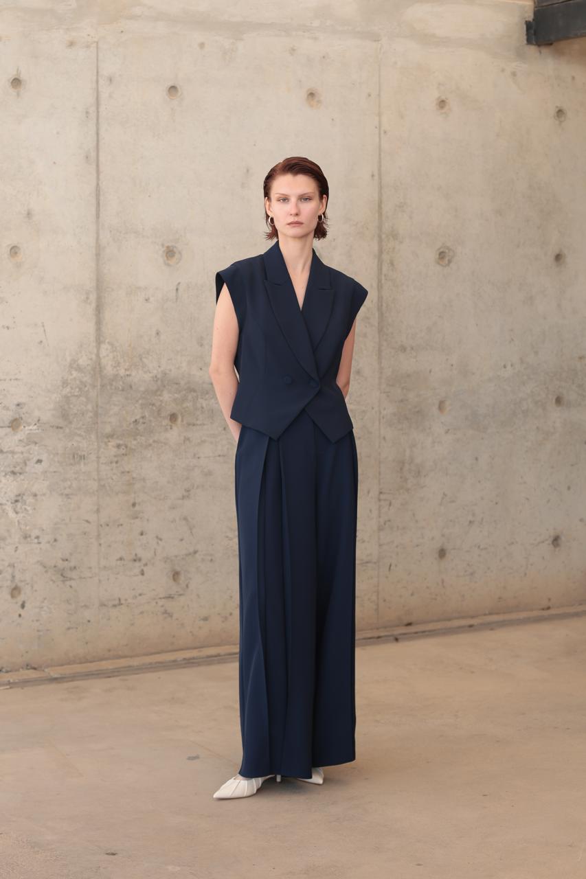 SET WITH VEST DOUBLE-BREASTED AND HIGH-RISE TROUSER WITH FRONT PLEATS – Image 4