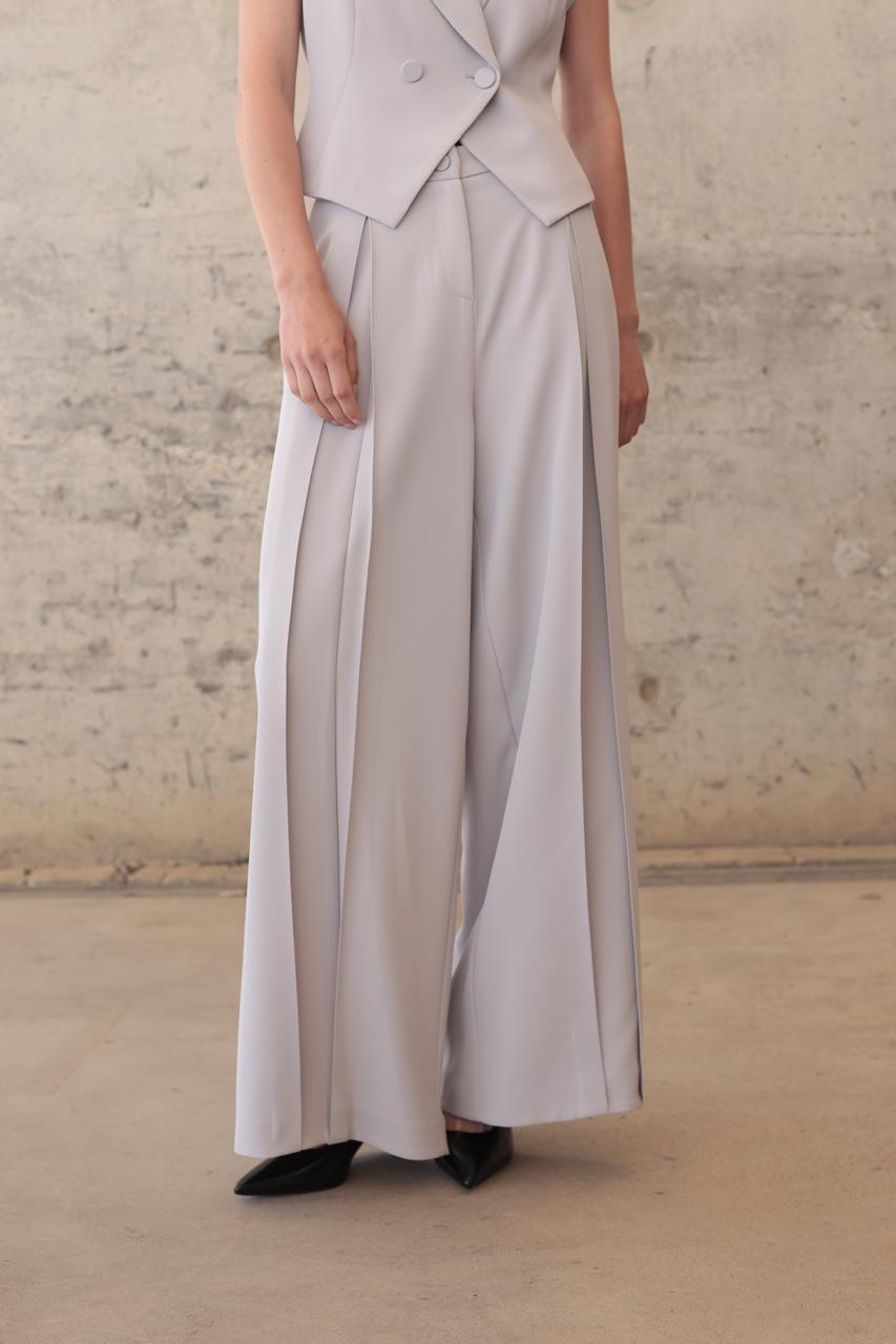 SET WITH VEST DOUBLE-BREASTED AND HIGH-RISE TROUSER WITH FRONT PLEATS  COLOUR PERLA – Image 5