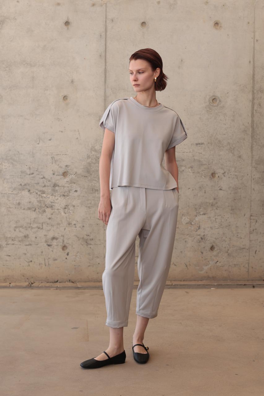 ELEGANT CO-ORD SET WITH RELAXED FIT TOP AND TAILORED TAPERED PANTS – Image 2