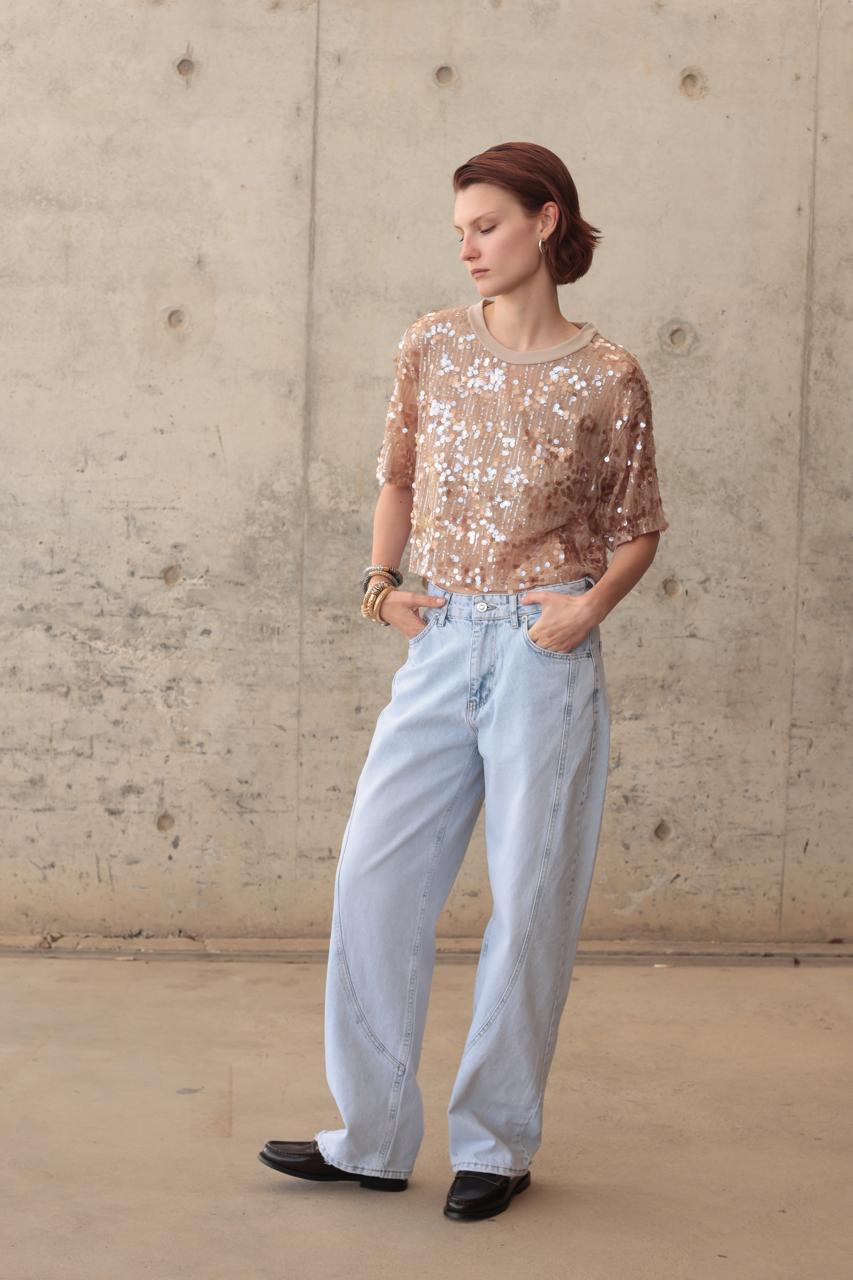 SHORT-SLEEVED T SHIRT WITH SEQUIN EMBELLISHMENT – Image 1