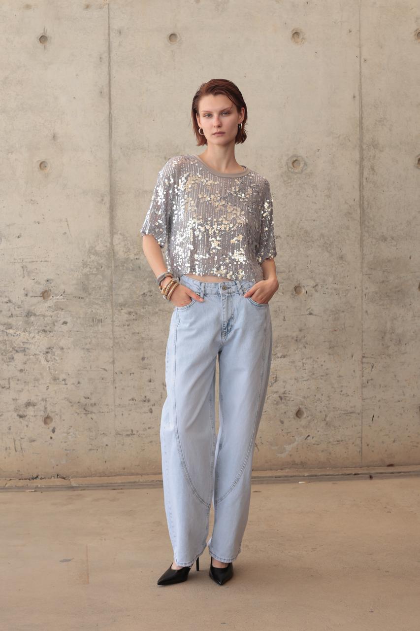 SHORT-SLEEVED T SHIRT WITH SEQUIN EMBELLISHMENT – Image 2