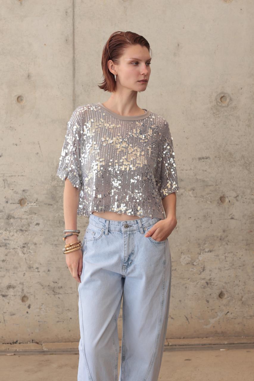 SHORT-SLEEVED T SHIRT WITH SEQUIN EMBELLISHMENT – Image 4