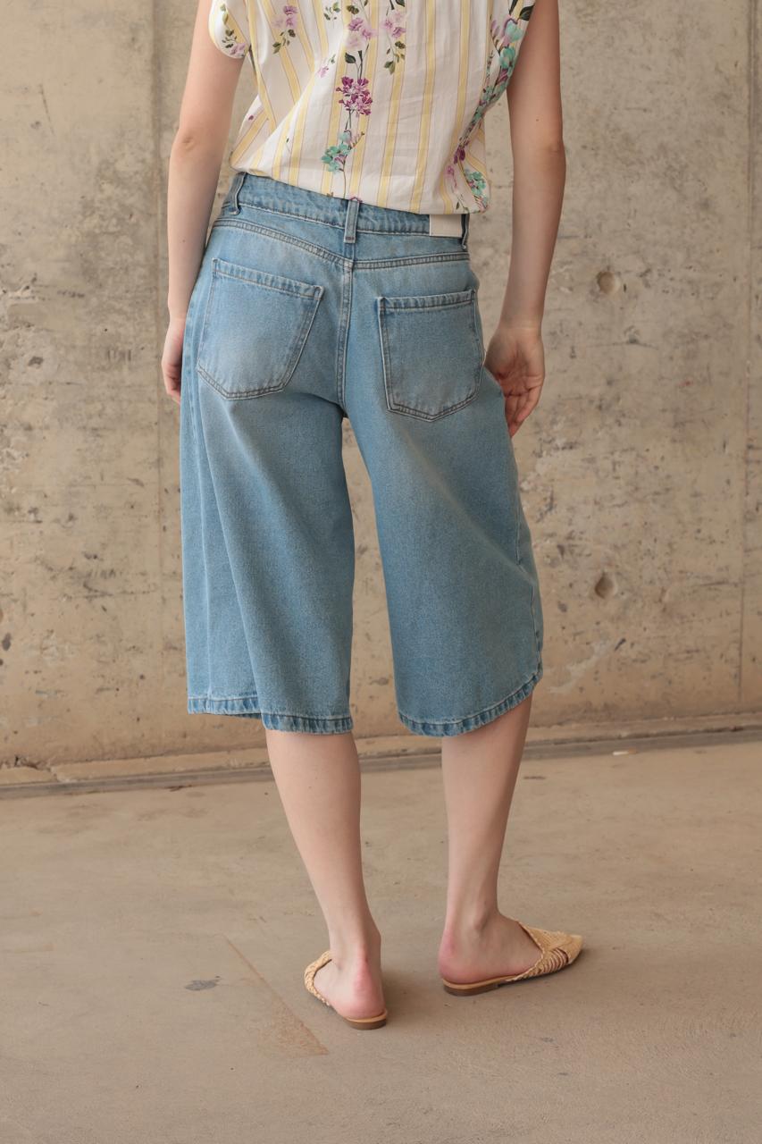 MID-WAIST JORTS WITH BELT LOOPS AND FIVE POCKET DESIGN – Image 2