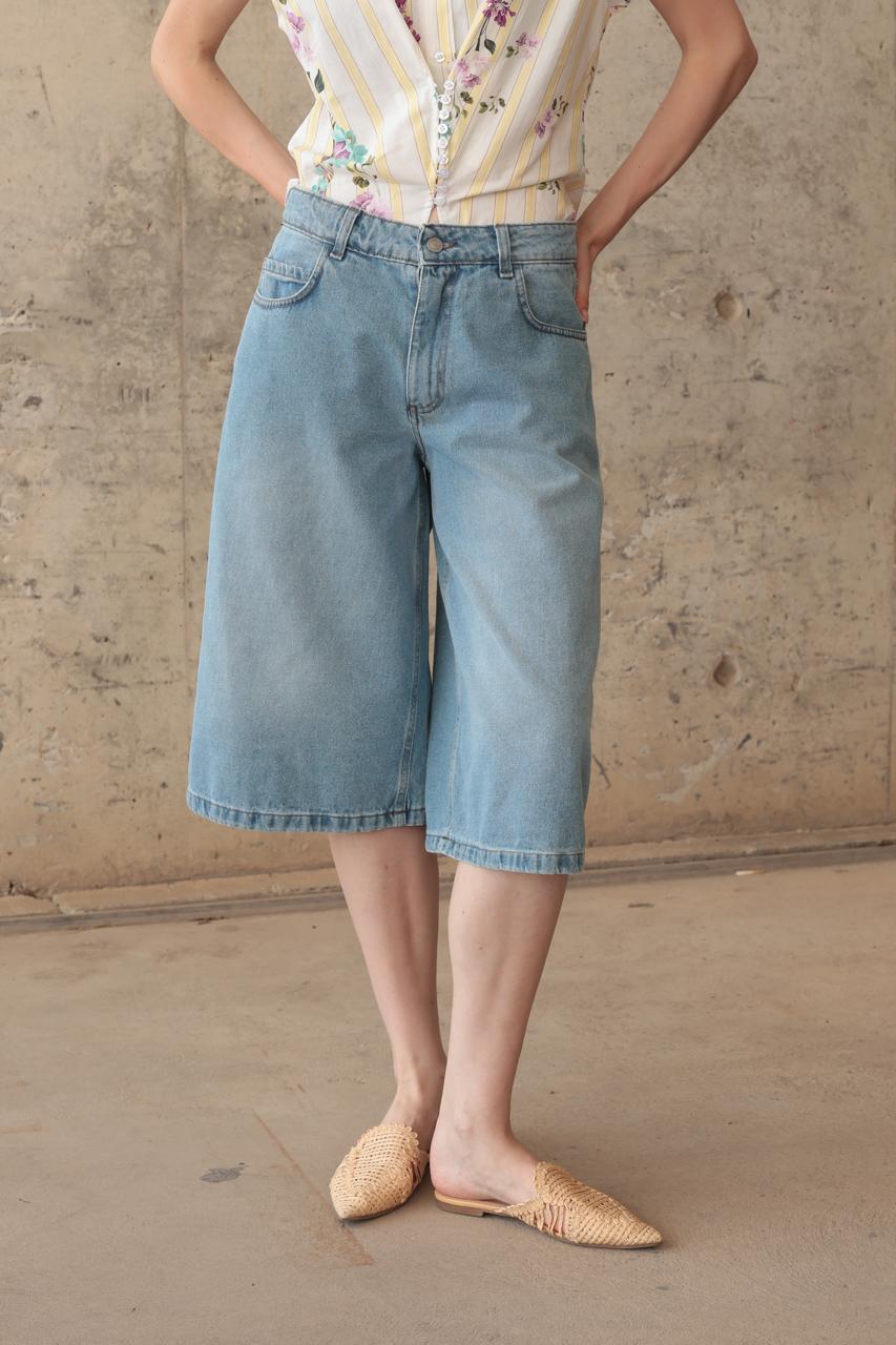 MID-WAIST JORTS WITH BELT LOOPS AND FIVE POCKET DESIGN – Image 3